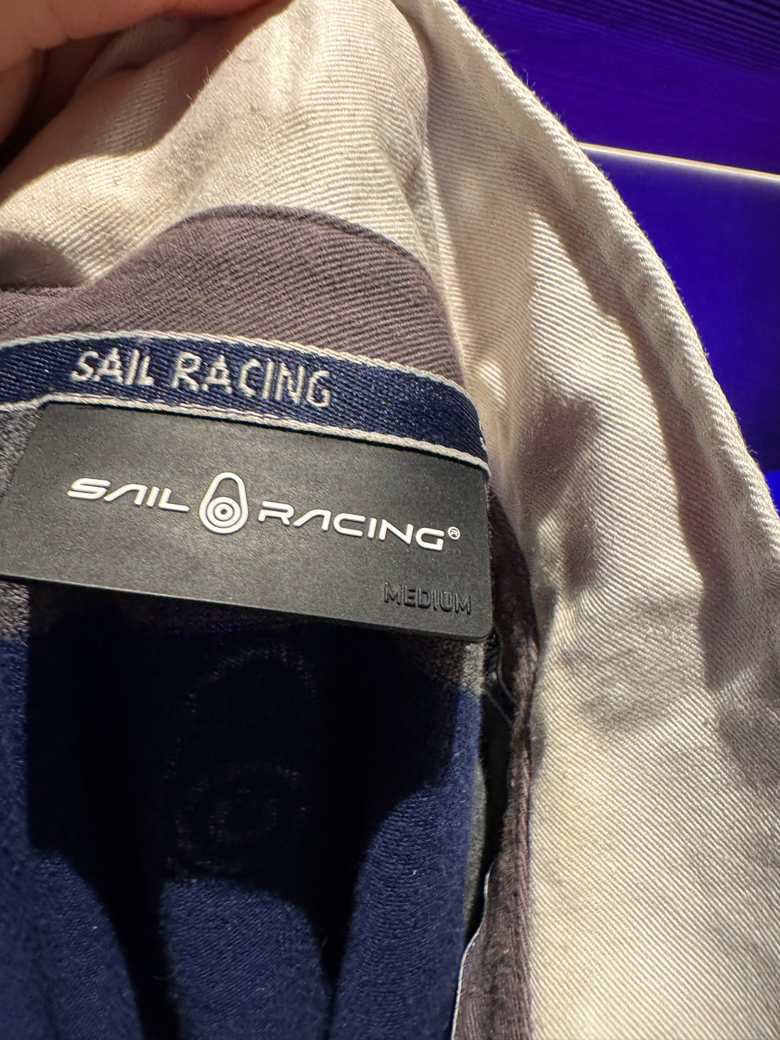Sail Racing Rugbygenser – Marineblå og grå blokkstriper M
