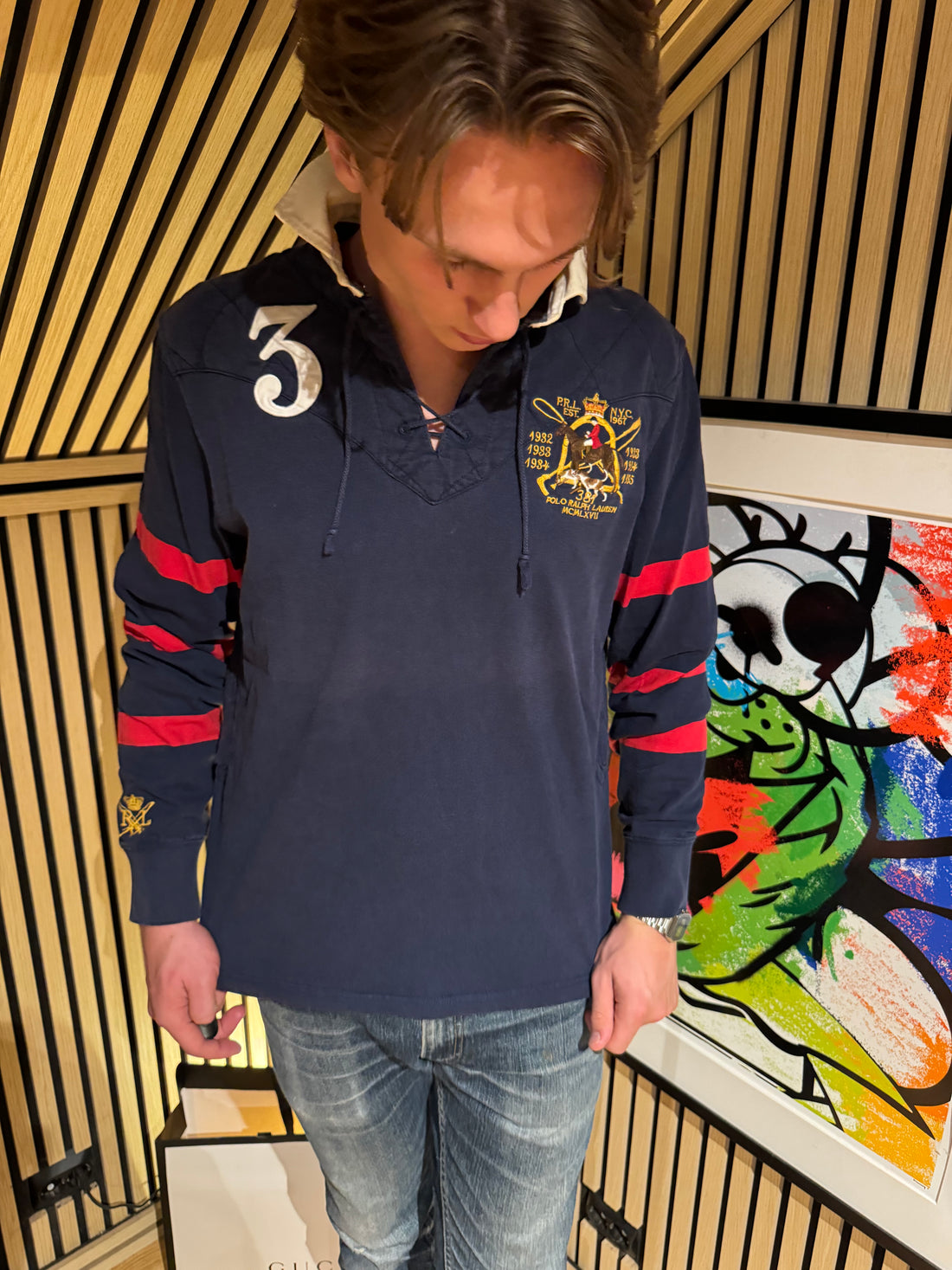 Ralph Lauren Rugbygenser – Marineblå med snøring, crest og «3» på ryggen