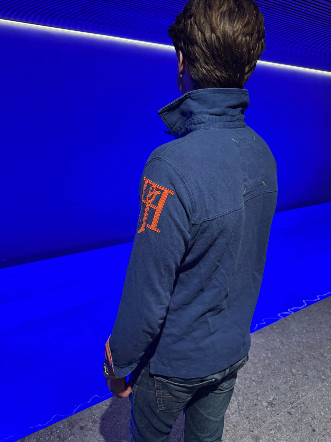 Hansen & Jacob Rugbyskjorte – Marineblå med oransje mansjetter S-M