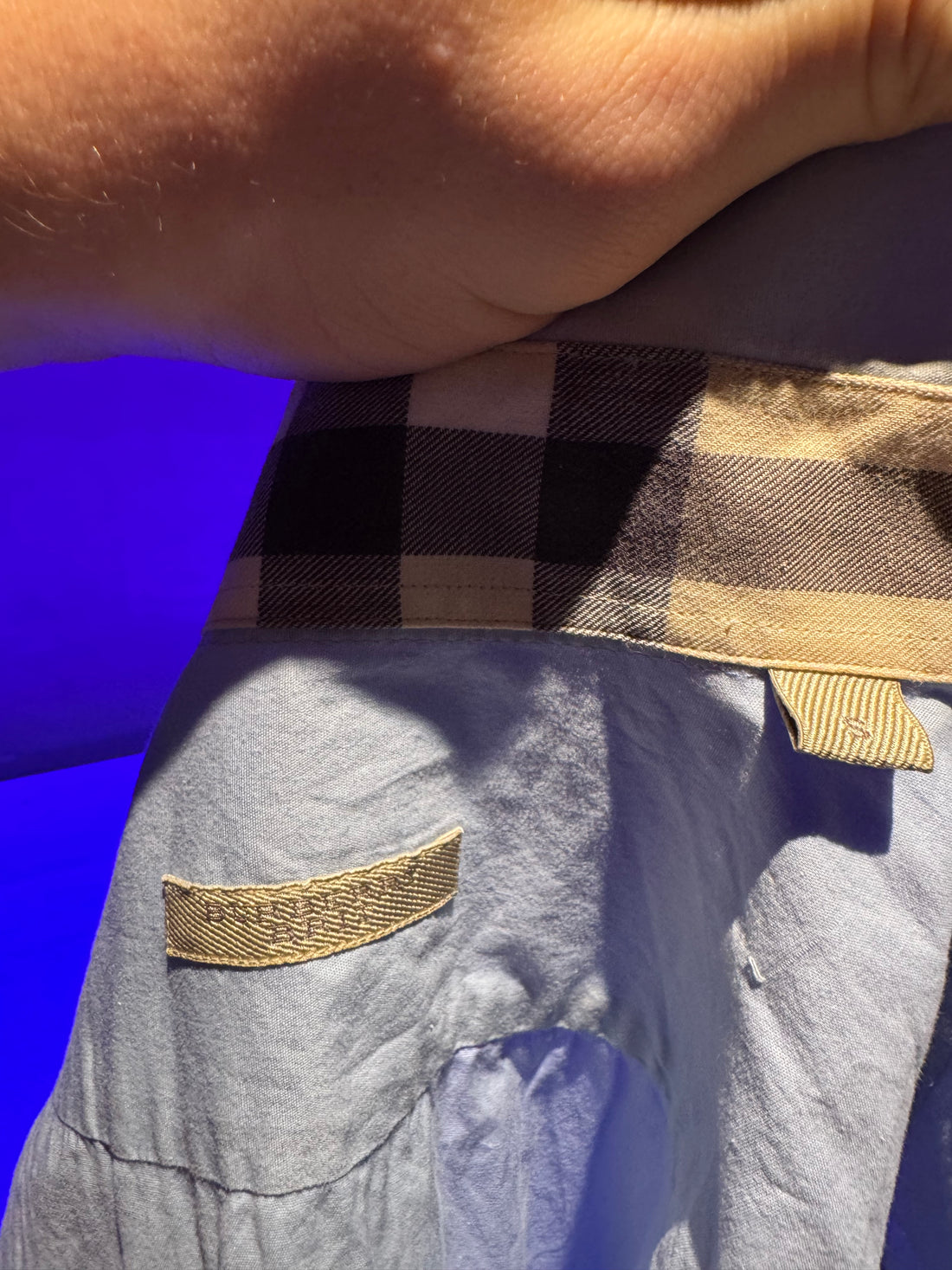 Burberry Skjorte – Lyseblå med rutet krage og mansjetter S