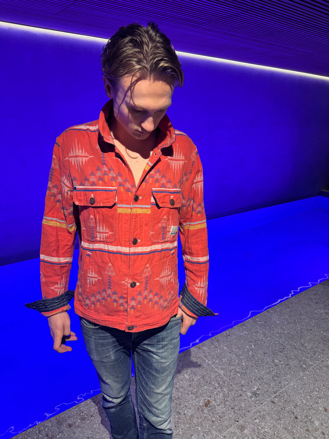 Scotch & Soda Jakke – Korallrød westernmønster med denimkrage L-XL