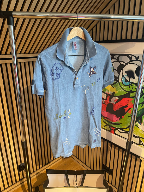 BOB – Blå Designer-piqué med Unike Detaljer og Broderier S-M
