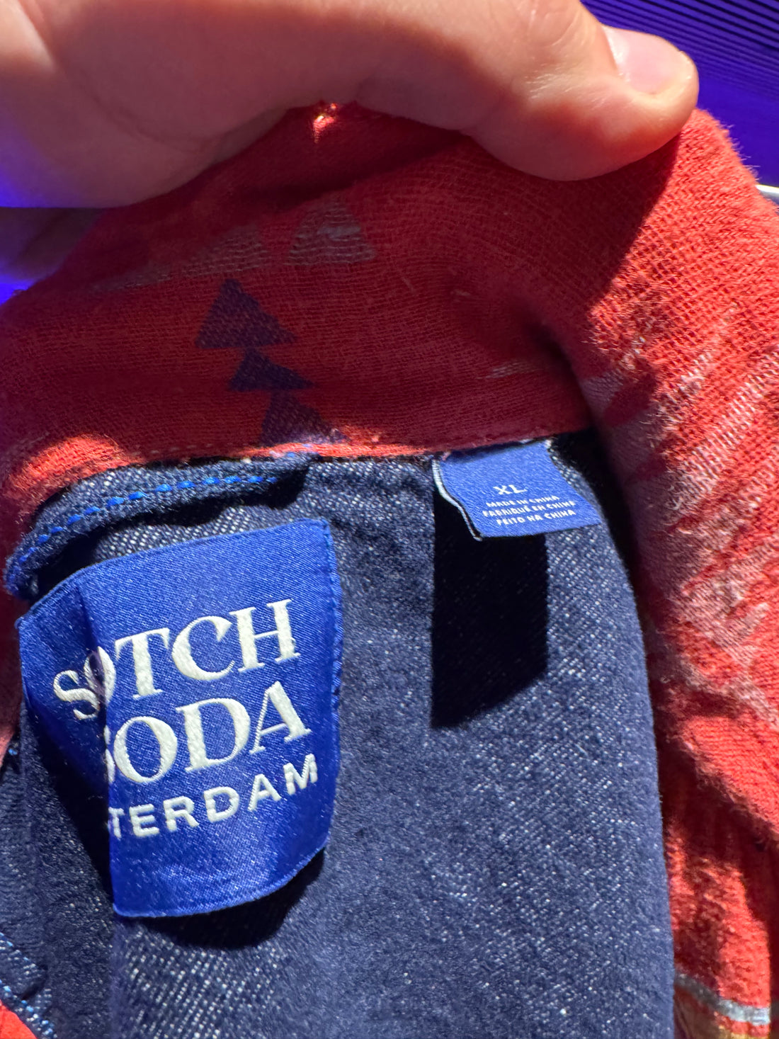 Scotch & Soda Jakke – Korallrød westernmønster med denimkrage L-XL