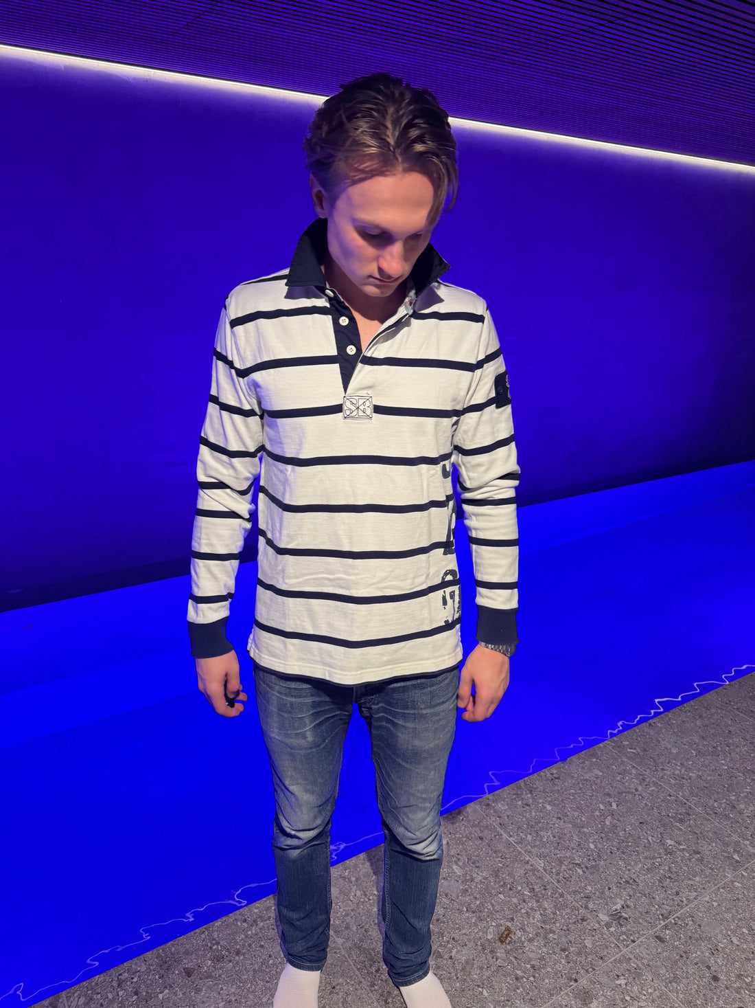 Sebago Rugbygenser – Hvit med marineblå striper og SB-emblem L